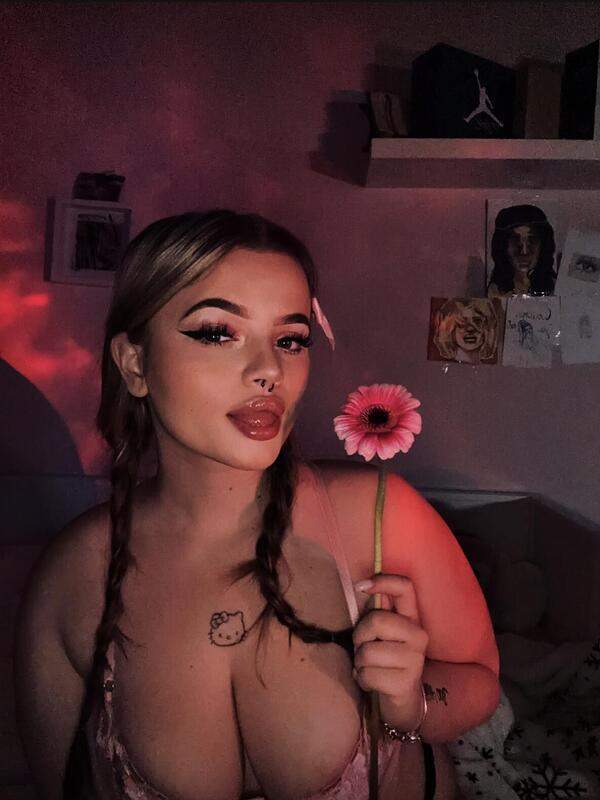 Deutsche Amateurin Roselin beim Porno mit dem Schwanz