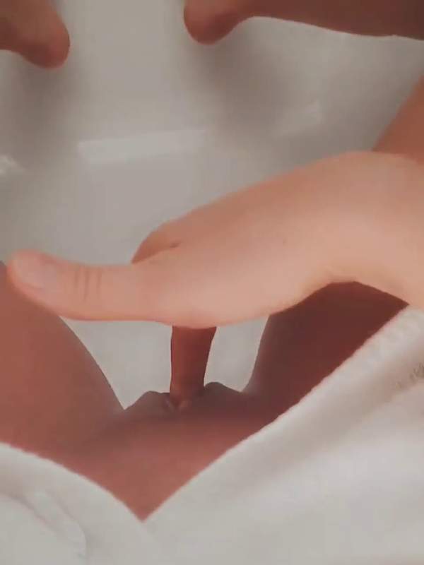 Jede Tag ein geiler Schwanz - solo masturbiert mit den Händen