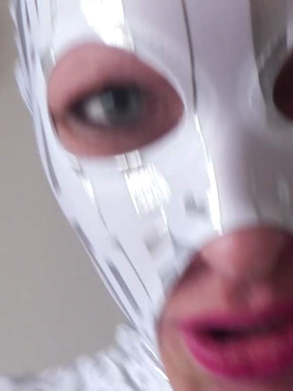 Ich lutsche die Zentai-Puppe