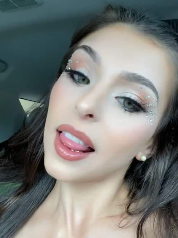 Leah Gotti nimmt jeden Zentimeter beim Durchsickern