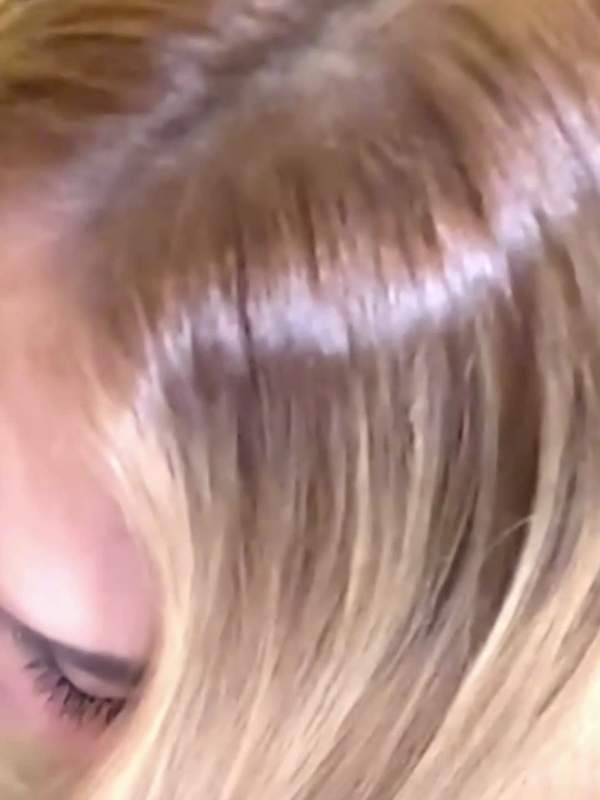 Geile Blondine schluckt diesen Schwanz trocken