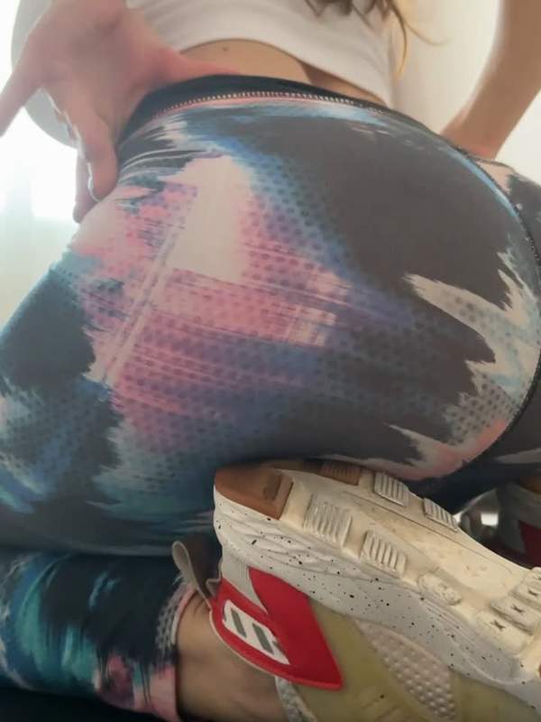 Willst du ein kostenloses Geschenk? Schreib mir auf Onlyfans