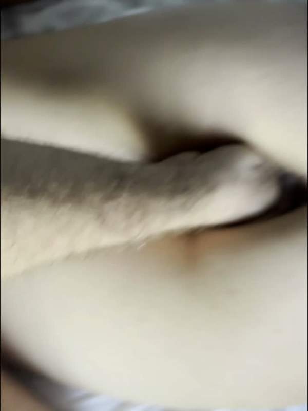 Geile Frau mit zwei Schwänzen - ein echtes Dreier Video