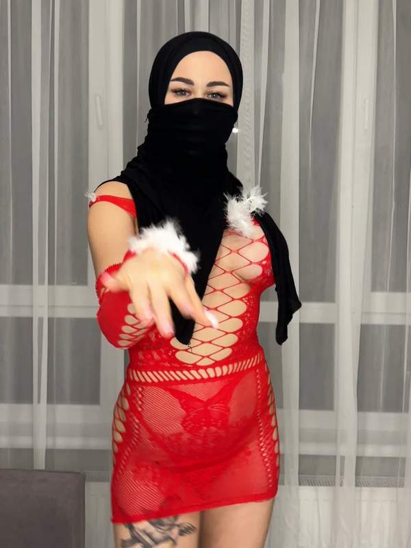 Aamina tanzt in UnterwÀsche und wird gefickt