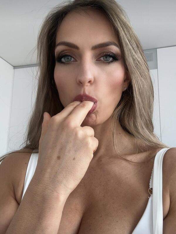 Sie will mit dir spielen - tschechisches Teeniegirl beim Sex mit einer Mutter