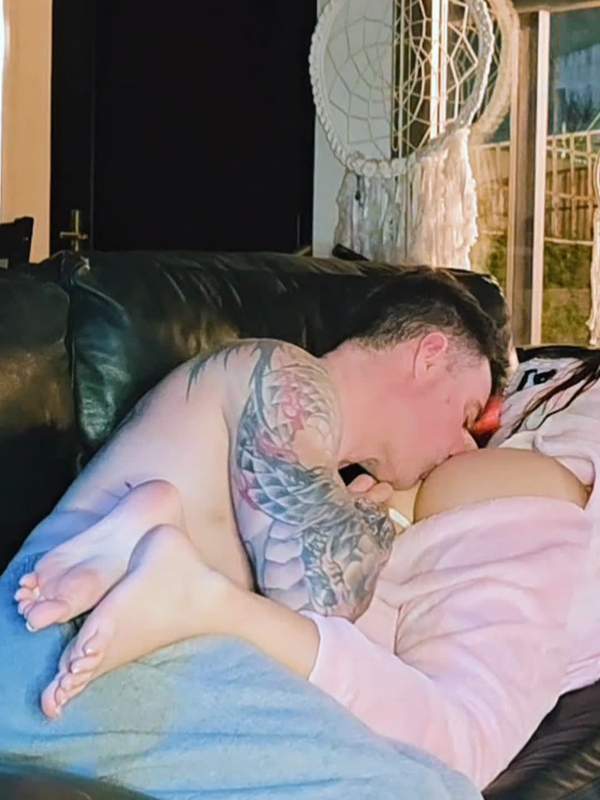 Mutter Mia Greco und Valentino Fox machen Arschlecken