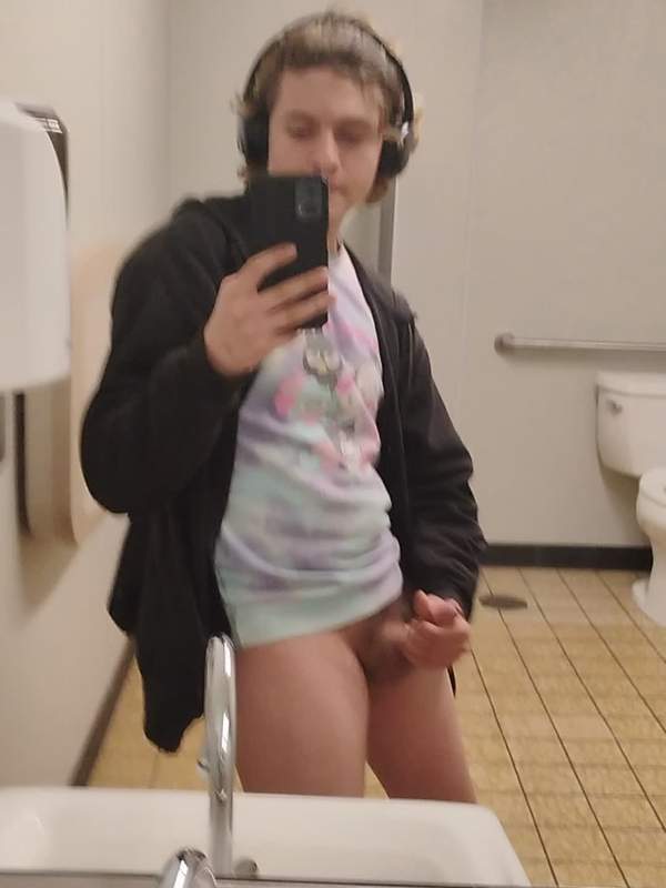 Neue Transgirl hier schlägt meinen Schwanz