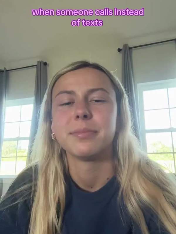 Hailey Welch zeigt sich in Solo-Szenen mit durchsichtiger Kleidung.