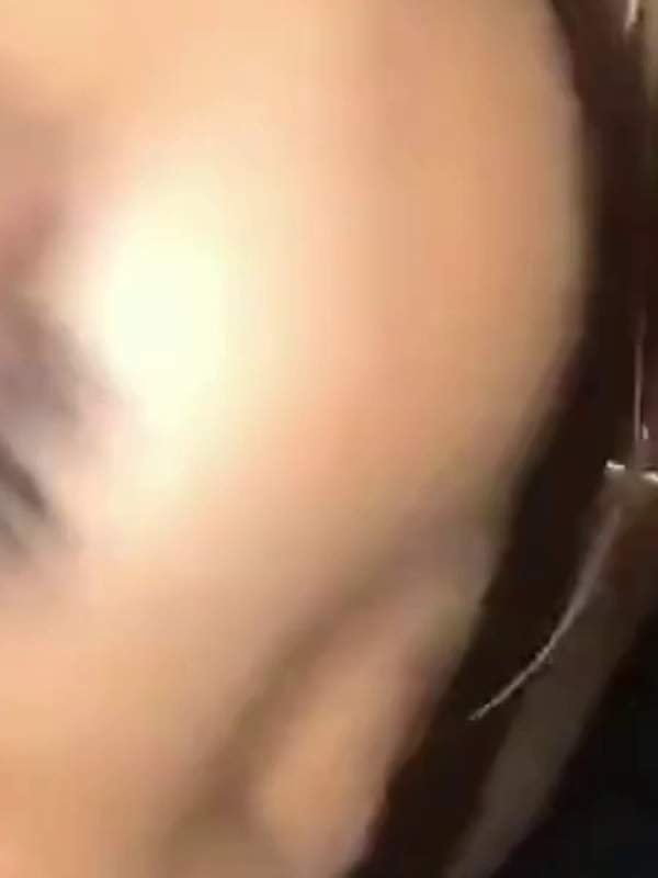 Amateurin lutscht und ihre Schamlippen pumpen