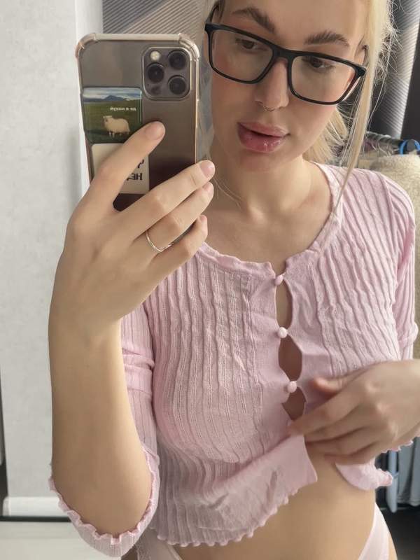 Doll Adriana beim Sex mit dem Schwanz