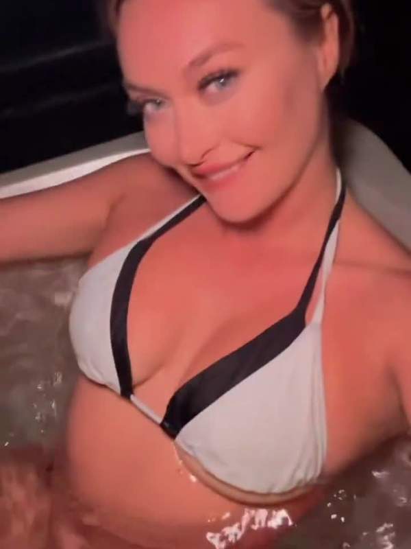 Natalia Starr bekommt im Bikini einen Blowjob und wird tief gefickt