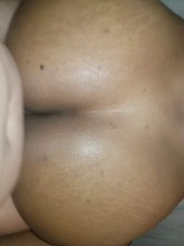 Ebony mit riesigen Titten fickt ihren Freund