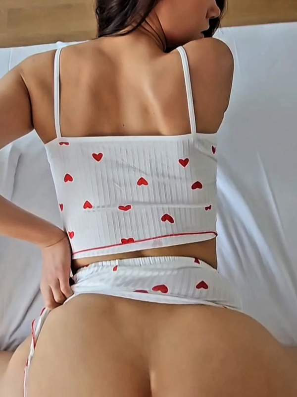 Asiatische Mutter im Doggystyle für intensiven Anal-Sex