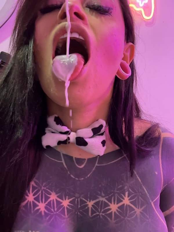 Cow Cosplay - ein scharfes Cosplay mit einer brünetten Camgirl