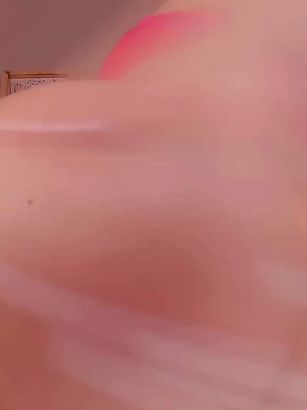 Lateinamerikanische Camgirl wird am Arsch geschlagen