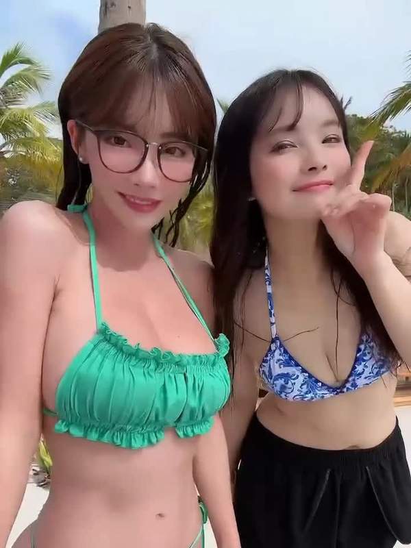 Eimi Fukada in Bikini und Kostüm wird gefickt