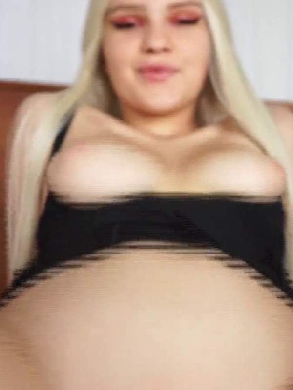 Er fickt eine schöne Blondine beim ersten Date