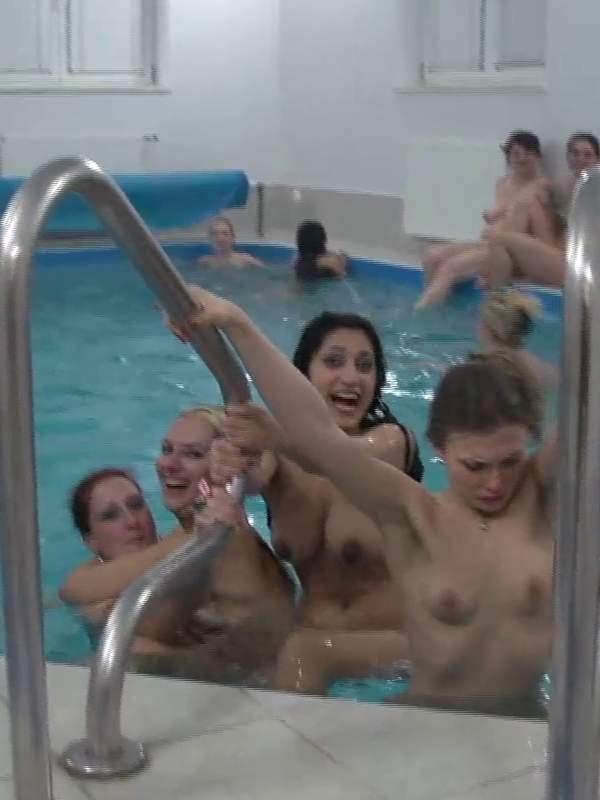 Diese geile Orgie mit den Schwänzen und den nassen Muschis - Poolorgie mit tschechischen Schwängern