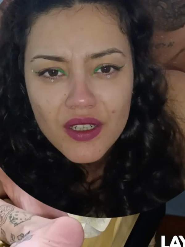 Layla beim harten Anal - ein geiles Mädchen mit Sexy Titten