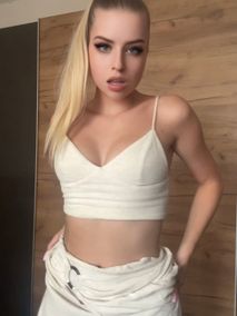 Blonde Clara